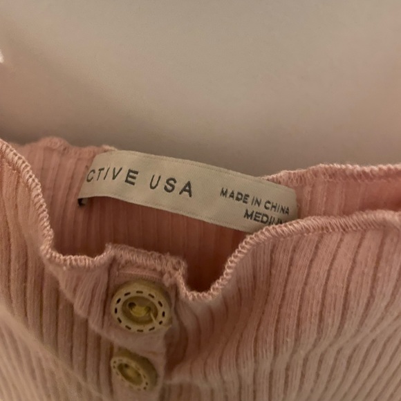 Active USA Pink Scalloped Crop Tank Top Medium - Picture 2 of 3
